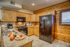 Private kitchen - Uptown Relaxed Condo-Close to Amenities, Boutique Shops, & Cafes! (Pagosa Springs)