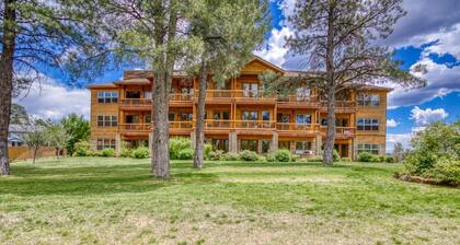 Uptown Relaxed Condo-Close to Amenities, Boutique Shops, & Cafes!