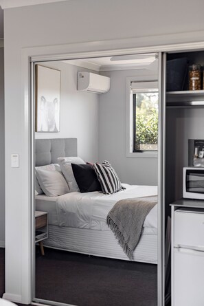 2 bedrooms, iron/ironing board, travel crib, free WiFi