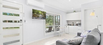 Mala Retreat, Shiraz-Chardonnay Rooms Sleeps 7