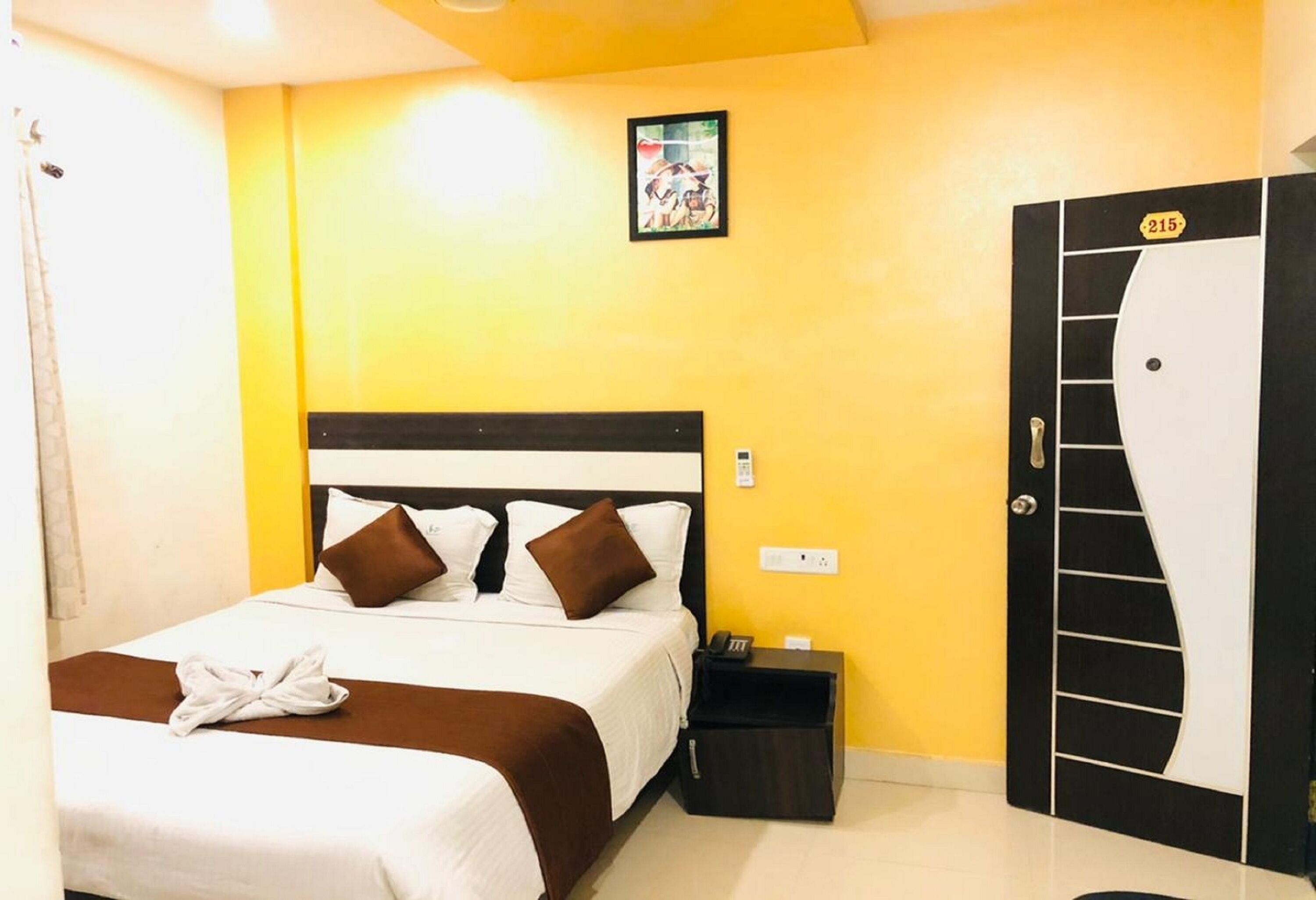 Standard Double Room | Desk, free WiFi, bed sheets