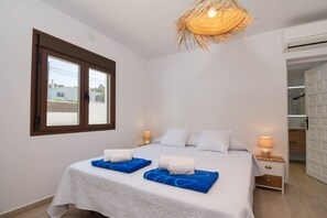 3 chambres, fer et planche Ă repasser, Wi-Fi, draps fournis