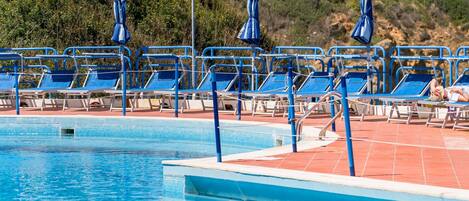 Seasonal outdoor pool, pool umbrellas, sun loungers