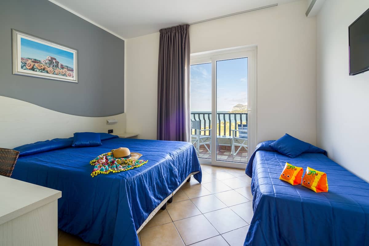 Standard Triple Room | In-room safe, blackout curtains, free WiFi, bed sheets