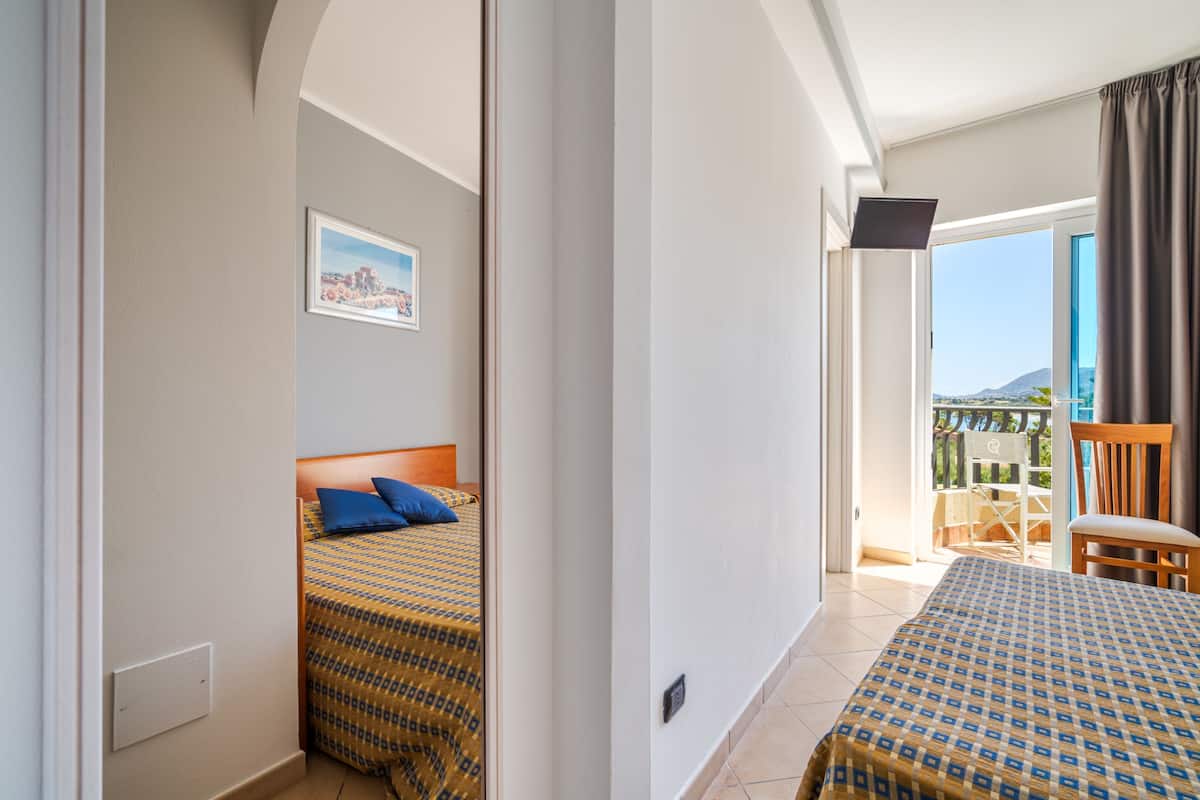 Economy Double or Twin Room | In-room safe, blackout curtains, free WiFi, bed sheets