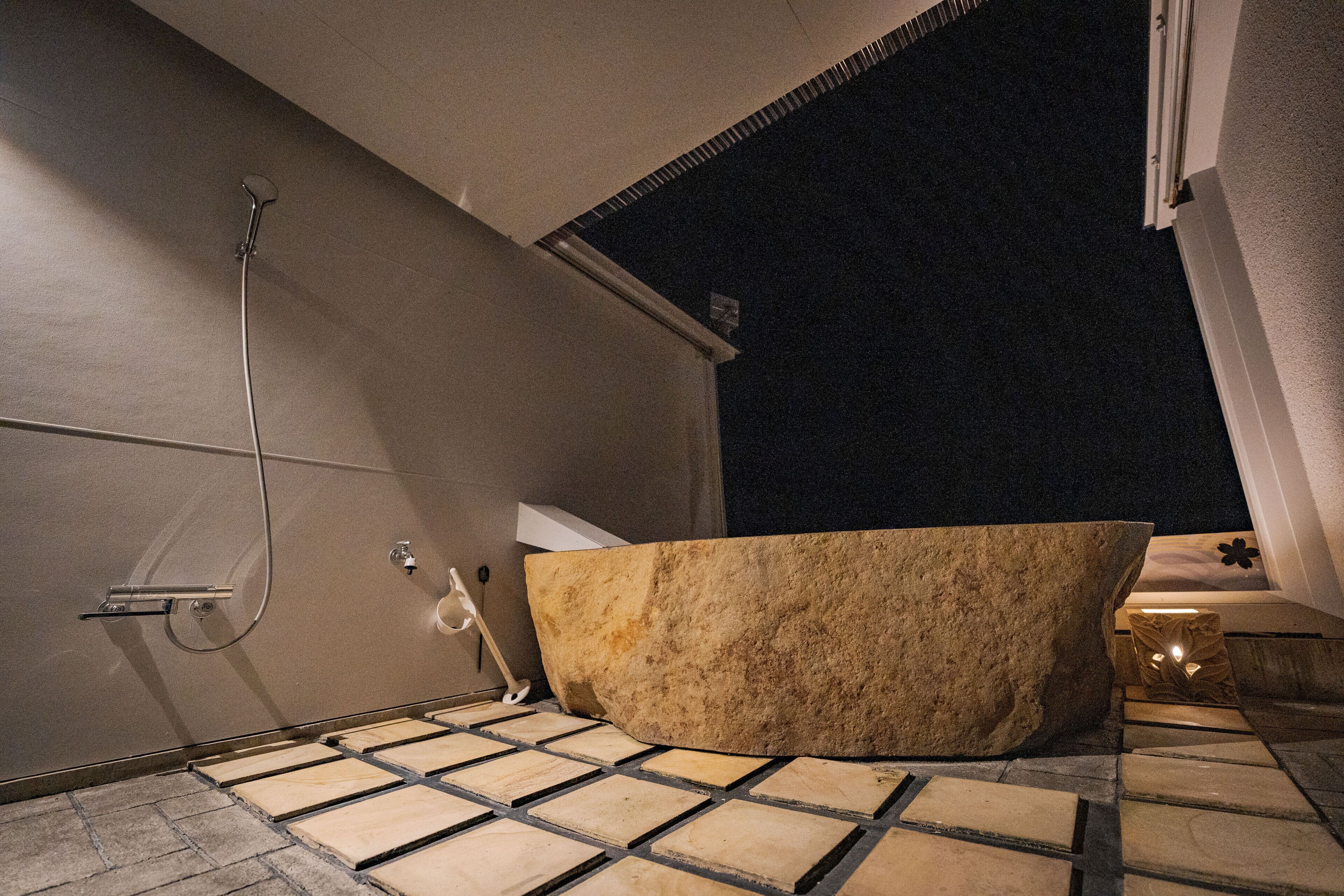 deep-soaking bathtub