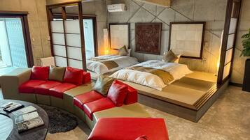 Down duvets, free WiFi, bed sheets