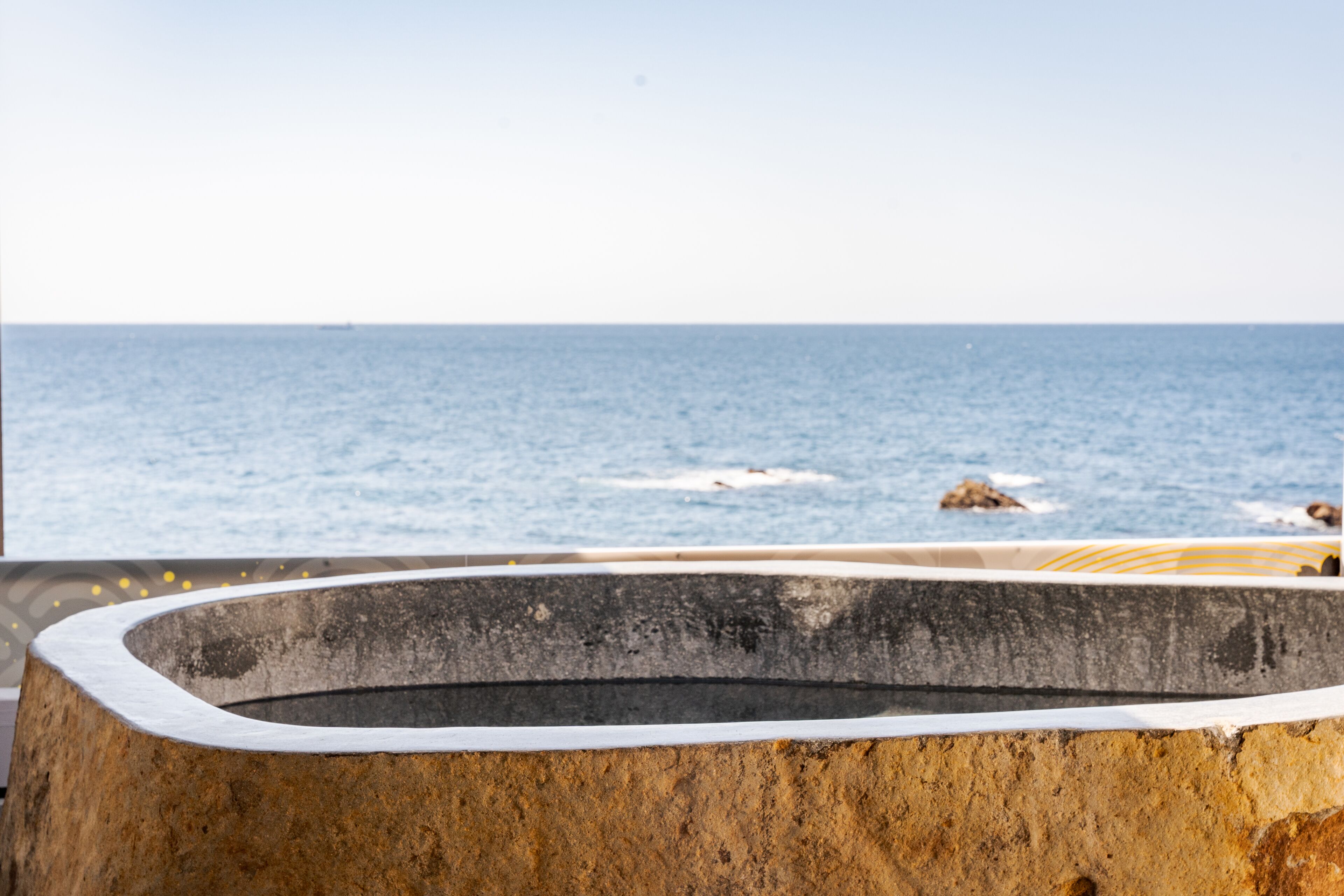 deep-soaking bathtub