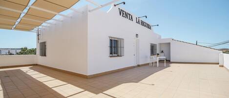 屋外ダイニングエリア