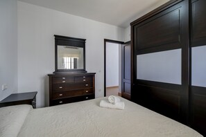 2 habitaciones, tabla de planchar con plancha y wifi gratis 