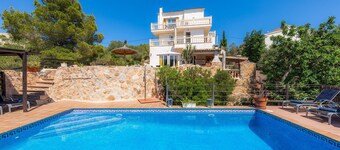 Beautiful Villa Sol near the Sea with Pool & Wi-Fi