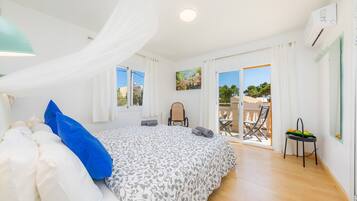 4 bedrooms, desk, iron/ironing board, free WiFi