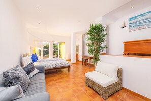 TV, fireplace - Beautiful Villa Sol near the Sea with Pool & Wi-Fi (Cala Figuera)