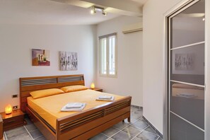 2 chambres, fer et planche à repasser, Wi-Fi gratuit, draps fournis