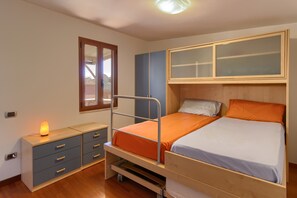 2 habitaciones, tabla de planchar con plancha y wifi gratis 