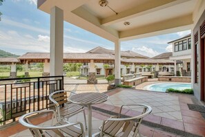 Outdoor dining - OYO 3896 Villa Pesona Wisata Puncak (Cipanas)