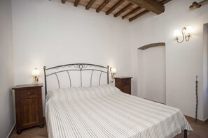 1 bedroom, WiFi - 2room 5 Splendid Residence La Scogliera on the East Coast, near the beach of Cala Seregola (Rio Marina)