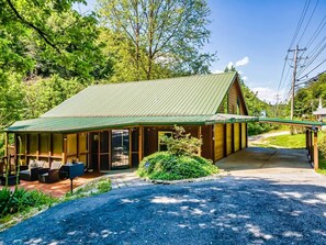 Exterior - CREEK-SIDE 1 Mi to Dollywood! Hot Tub| BBQ| Game (Sevierville)