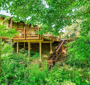 Property grounds - CREEK-SIDE 1 Mi to Dollywood! Hot Tub| BBQ| Game (Sevierville)