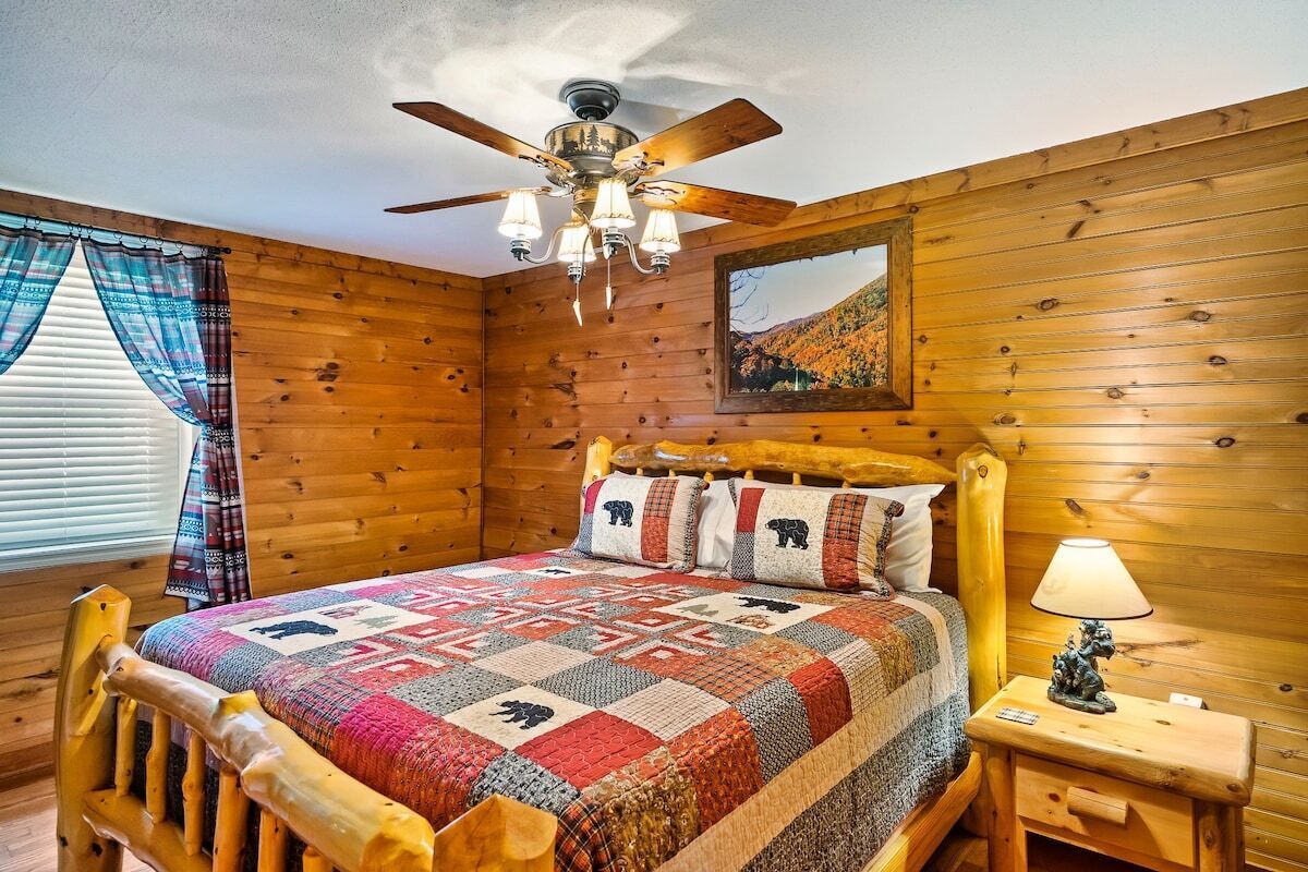 3 bedrooms, iron/ironing board, WiFi (free), bed sheets