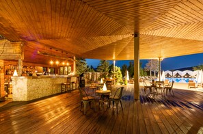 Bar ved bassenget