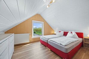 9 bedrooms, travel crib, WiFi, bed sheets