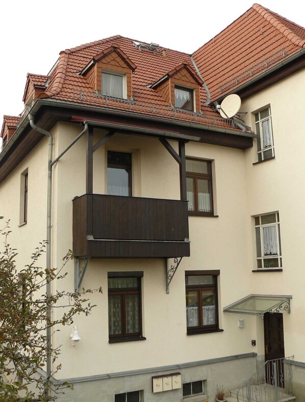 Unclassified image, 1 of 9, button