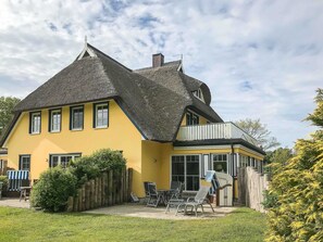 Unclassified image, 2 of 27, button