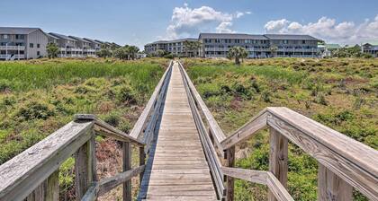 Ocean-View Island Condo w/ Pool: Pets Welcome!