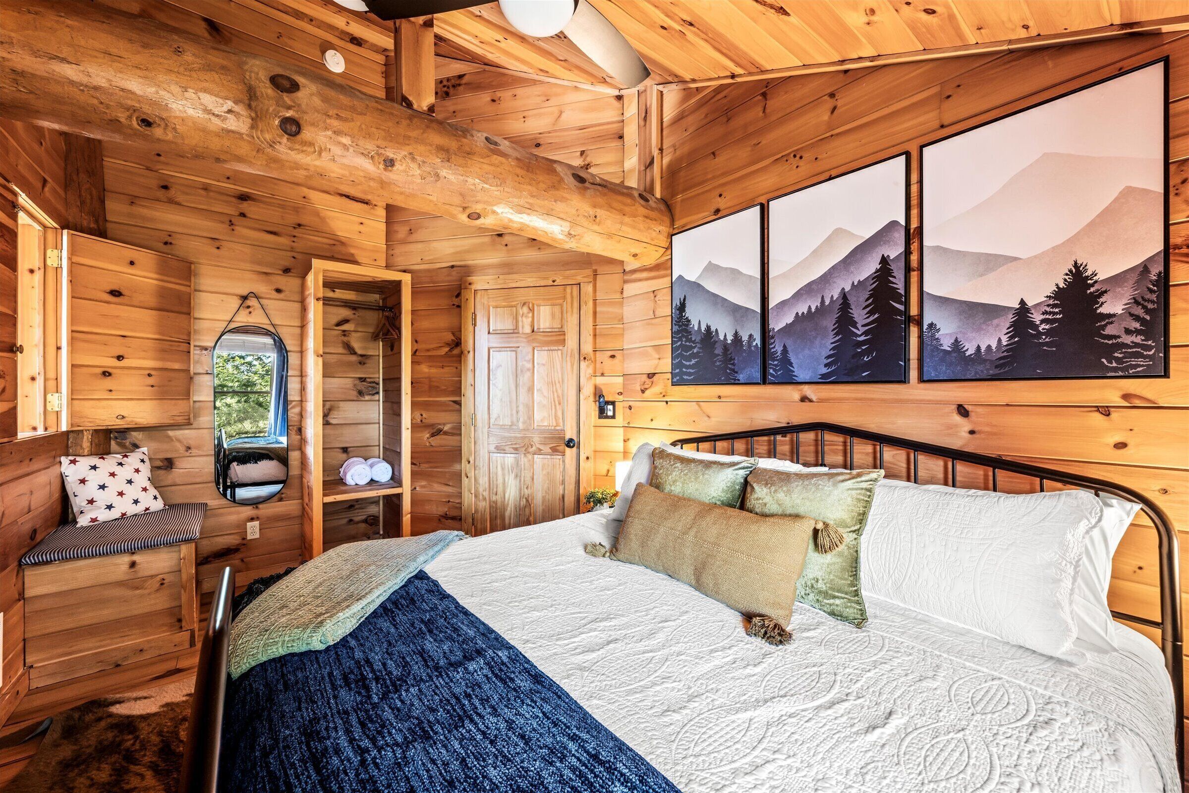 4 soveværelser, skrivebord, strygejern/strygebræt, weekendseng