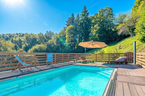Farmhouse Blackberry Pool&wellness
