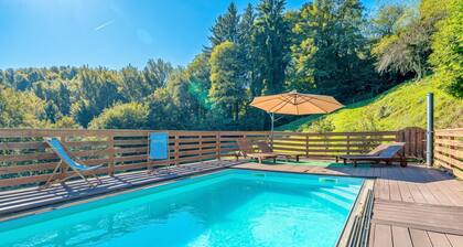 Farmhouse Blackberry Pool&wellness