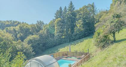 Farmhouse Blackberry Pool&wellness