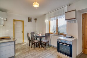 Family House, Multiple Bedrooms, Mountainside (Farmhouse Blackberry Pool&Wellness) | Private kitchen | Fridge, microwave, oven, stovetop - Farmhouse Blackberry Pool&wellness (Vransko)