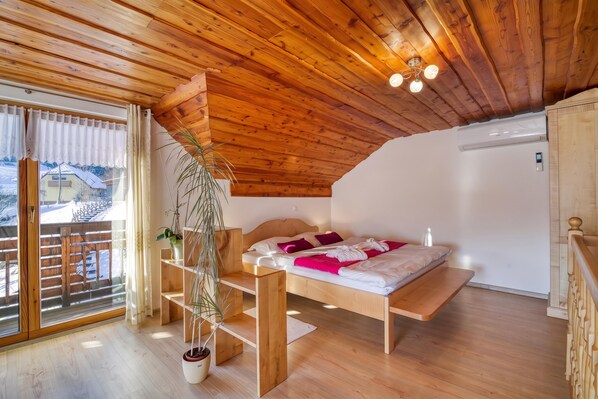 Family House, 1 Bedroom, Balcony, Mountainside (Pool & Wellness Chalet Sunshine)