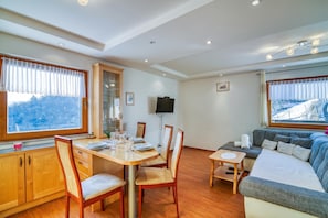 Family House, 1 Bedroom, Balcony, Mountainside (Pool & Wellness Chalet Sunshine) | Dining - Pool & Wellness Chalet Sunshine (Vransko)