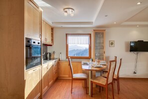 Familienhaus, 1 Schlafzimmer, Balkon, Bergseite (Pool & Wellness Chalet Sunshine) | Speisen