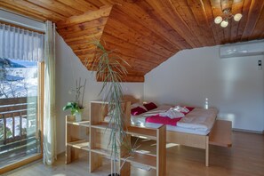 Family House, Multiple Bedrooms, Mountainside (Pool & Wellness Chalet Sunshine) | 1 bedroom, laptop workspace, free WiFi, bed sheets - Pool & Wellness Chalet Sunshine (Vransko)