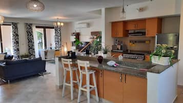 Family Villa | Private kitchen | Cookware/dishes/utensils