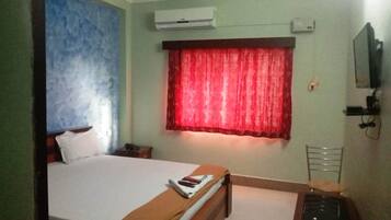 Free WiFi, bed sheets