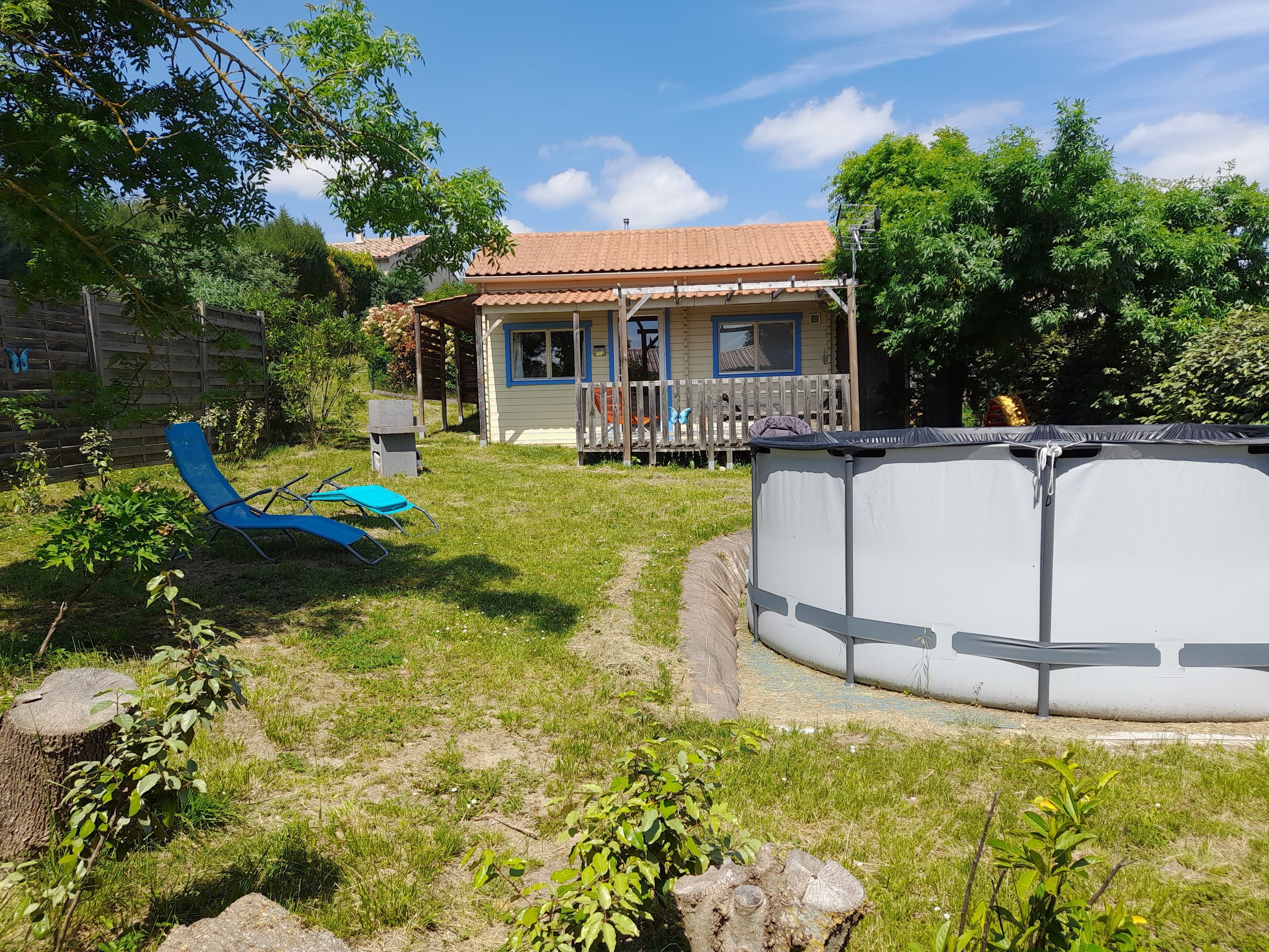 Gîte Tout Confort Avec Piscine et Jardin Privé à la Campagne