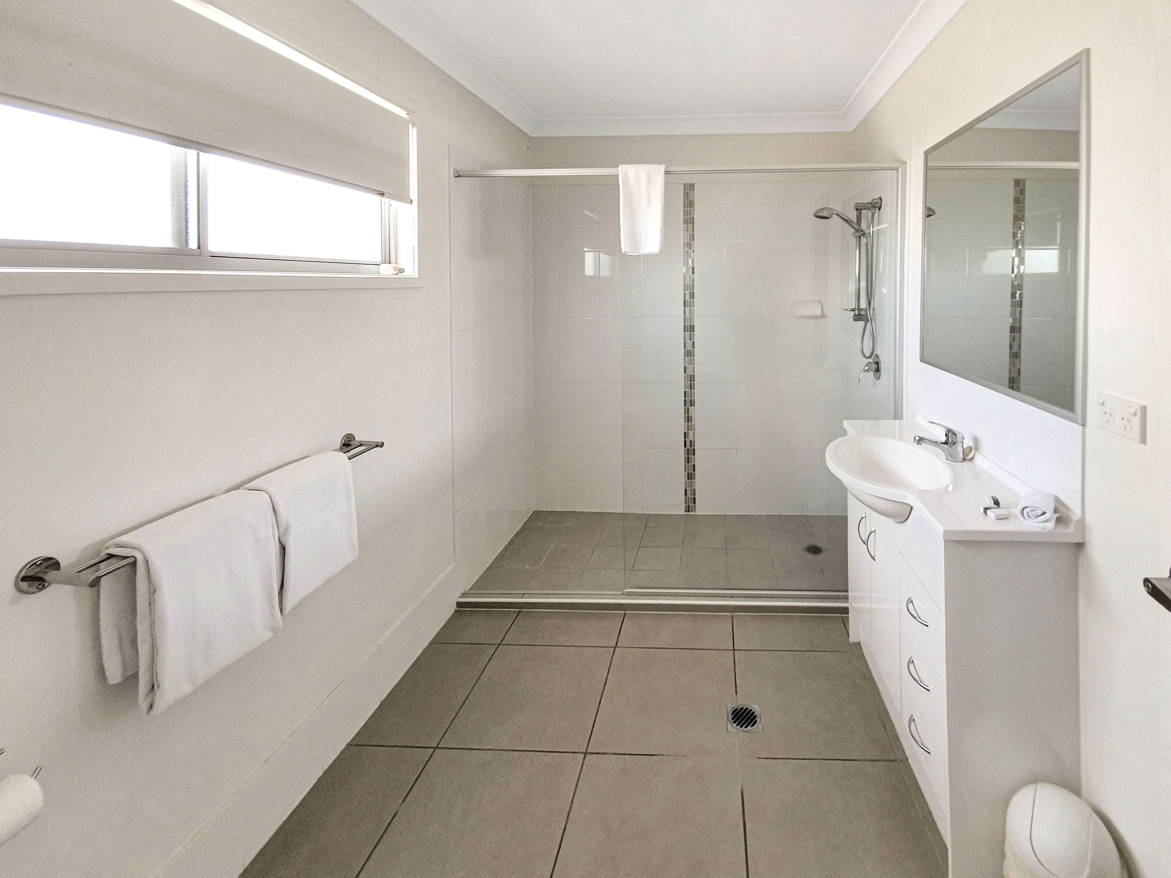 Separate bathtub and shower