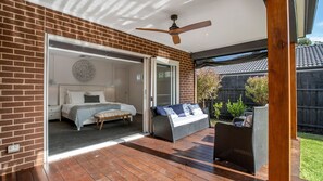 4 Schlafzimmer, Schreibtisch, Bügeleisen/Bügelbrett, Reisekinderbett