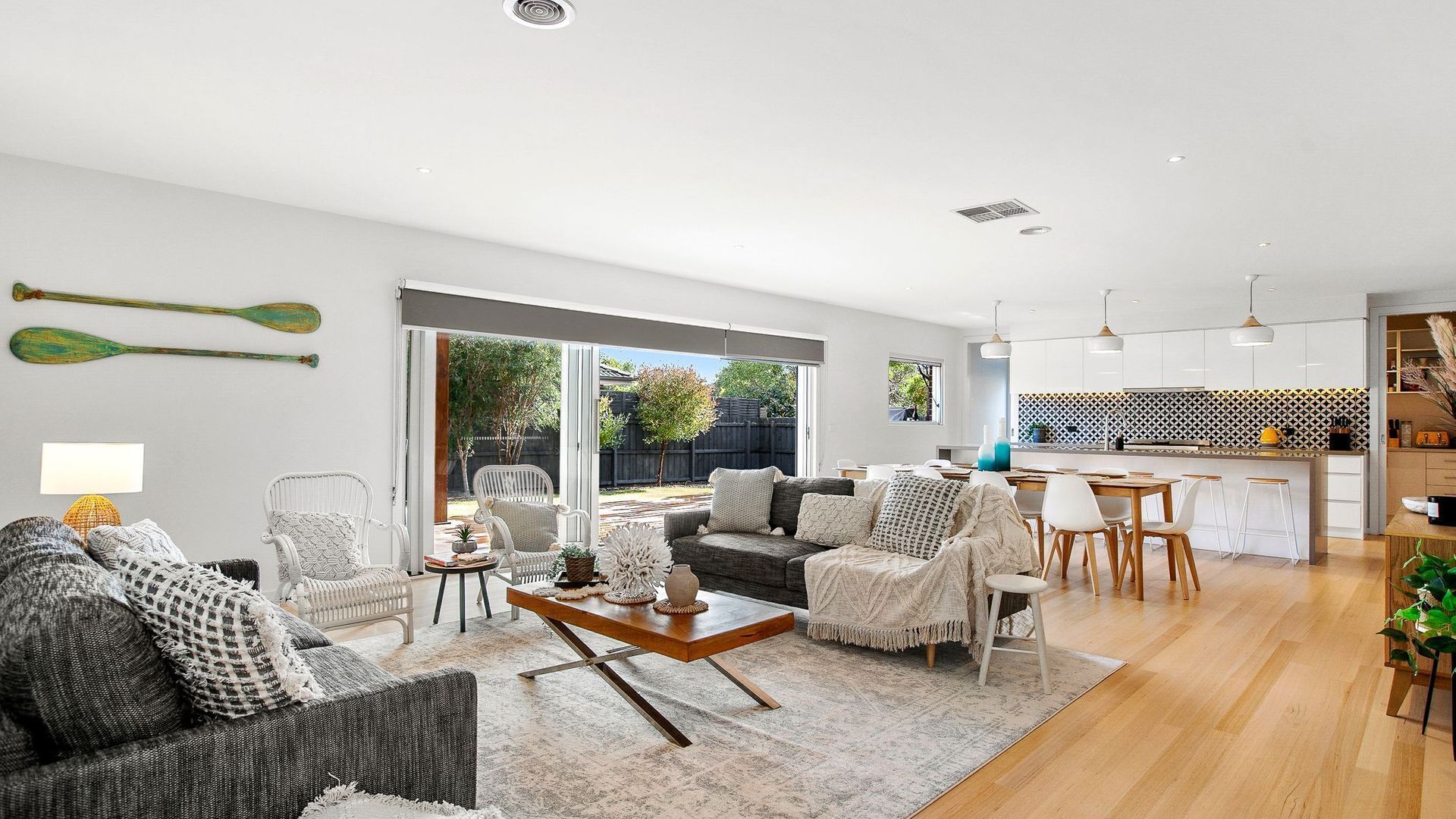 Smart TV, fireplace, Netflix, streaming services