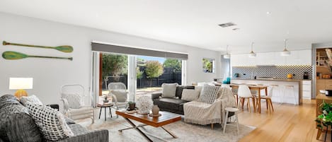 Smart TV, fireplace, Netflix, streaming services