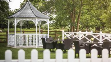 Açık havada yemek servisi