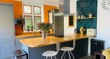 Luxury Apartment-golden Triangle, Parking & Garden