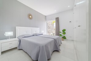 6 bedrooms, in-room safe, iron/ironing board, travel cot