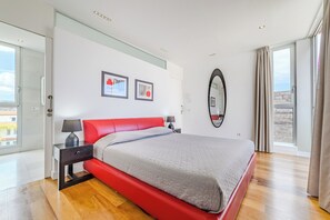 6 bedrooms, in-room safe, iron/ironing board, travel cot