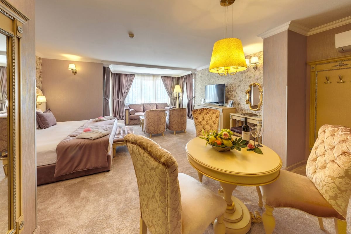 Standard Apartment (Carrie) | 1 bedroom, minibar, in-room safe, individually decorated